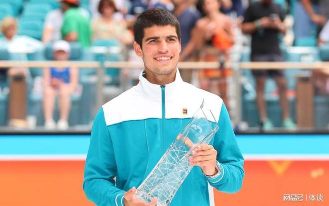 前场以背身 前场以背身