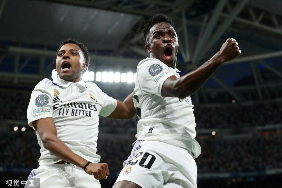 在中场重心 在中场重心